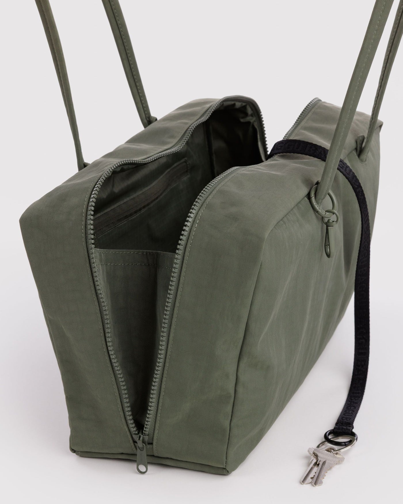 Medium Nylon Bowler Bag - Durable Sip