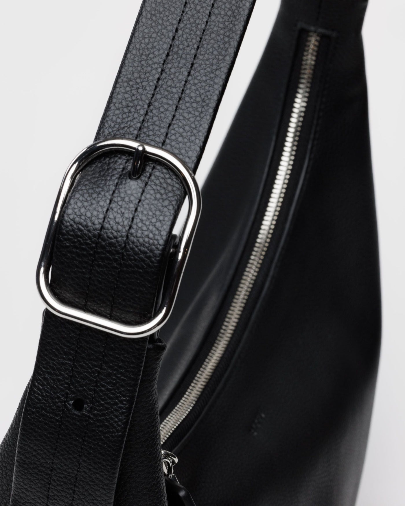 Recycled Leather Shoulder Bag - Outdoor Set